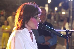 “Versilia Story”: canzoni, con piano e voce, degli anni d&#039;oro della Riviera cantate da Silvia Mutti
