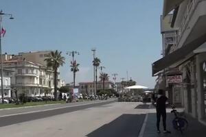 Anziano turista rapinato e pestato dai soliti maranza: non c'è pace a Viareggio