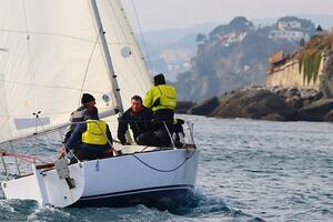 Il J24 viareggino Be Beef di Francesco Nucara guida la classifica Monotipo del XXXV Campionato Invernale del Ponente