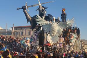 Carnevale di Viareggio, per il Pd non è tutto oro quel che luce: “Traffico e sosta, un disastro per residenti, commercianti e spettatori”