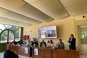 Paladini Apuoversiliesi: allerta erosione dialogo del territorio con gli amministratori apuoversiliesi su erosione. On. Barabotti ha presentato una interrogazione per il commissariamento della Regione presente anche il professor Pietro Lunardi