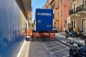 Viareggio: Enel posa Power Station per garantire servizio elettrico durante restyling cabina San Martino
