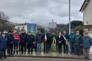 10 febbraio: Giorno del Ricordo deposizione di una corona di allora al parco Vittime delle foibe di Seravezza