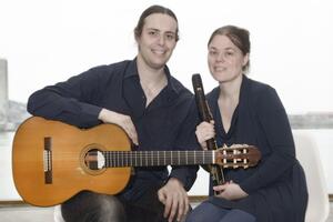 Al &quot;Sant&#039;Antonio&quot; di Tonfano l&#039;esibizione musical-teatrale del duo NIHZ