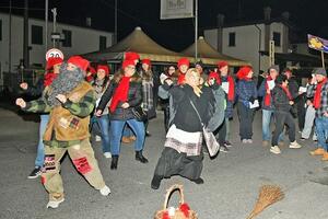 Folla record a Capezzano Pianore per l'arrivo della Befana. Grande successo per il tradizionale evento del locale Ccn