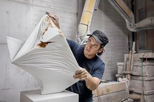 Gustavo Vélez, trent'anni d'arte a Pietrasanta: mostra dall'11 giugno al 20 settembre