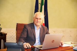 Il sindaco di Camaiore Marcello Pierucci presenta denuncia alla Polizia Postale per furto d'identità e tentativo di truffa