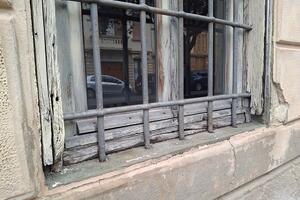 Italia Nostra Versilia segnala: "Occorre intervento di verniciatura per gli infissi di Palazzo delle Muse e Palazzo Paolina"