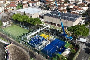 Palasport di Camaiore: si realizza la copertura di un campo da padel