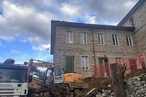 Partiti i lavori per il rifacimento del muro del Piazzale di Marignana