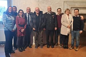 Seravezza: Cerimonia di saluto per il congedo di Pino Pigliacelli. Istituzioni e forze dell'ordine hanno festeggiato il Comandante dei Carabinieri