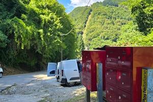 Installate le cassette modulari di Poste Italiane a Mulina in località Calcaferro a Stazzema