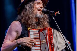 Gran Casino: Luca Bassanese firma la colonna sonora dell'opera di Lebigre&Roger al Carnevale di Viareggio