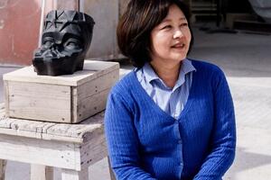 «C’È» – Le opere scultoree di Choi Yoon Sook alla Galleria Bellissima di Pietrasanta in una mostra personale che celebra la materia, il tempo e l’unicità dell’essere umano