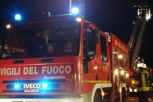 Camaiore, pauroso incidente nella notte alla rotonda del Ponte di Sasso