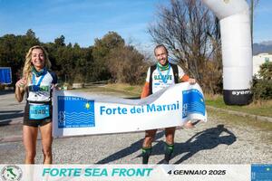 Una coppia svetta alla Forte Sea Front