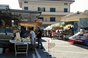 Nuovo piano del commercio ambulante con riduzione delle tariffe. intanto si lavora per un rilancio del mercato di Seravezza