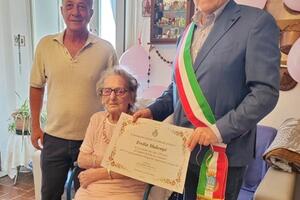 Pietrasanta festeggia i 100 anni di nonna Ersilia