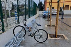 Stop al parcheggio selvaggio di biciclette, il Comune mette nuove rastrelliere alla stazione di Querceta