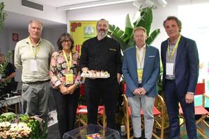 Fiori eduli: Coldiretti Lucca, viareggini Carmazzi-Patalani portano fiori da mangiare sul palco congresso nazionale del fiore a Torre del Lago