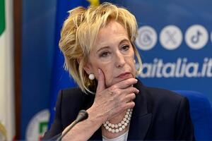 Arte e diritti umani: al Caffè della Versiliana l&#039;europarlamentare Letizia Moratti