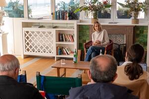 Riqualificazione e Sviluppo per Viareggio: Marialina Marcucci, candidata sindaca Viareggio, a tu per tu con giornalisti