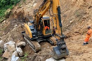 Frane, partiti i lavori in via Monte di Ripa a Pitrasanta