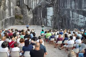Seravezza, due nuovi spettacoli a Cava Borghetti