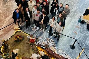 Inaugurato all'ospedale Versilia il bellissimo presepe "Mare, luce, onde di rinascita" allestito dagli studenti dell'istituto Galilei Artiglio di Viareggio