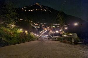La Luminara del Venerdì Santo illumina Retignano: tradizione, fede e comunità