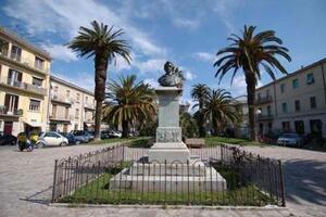 Piazza D’Azeglio e piazza Shelley a Viareggio Baldini (Lega): “Situazione insostenibile”