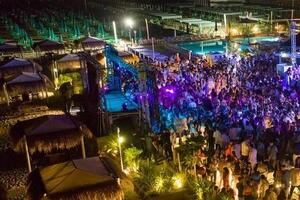 Cinquale, il rapper Sick Luke, la Tech House di Leon &amp; &quot;Move&quot; by Soffuso, gli eventi top del Beach Club Versilia