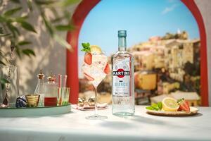 Aperitivo Con Vista:  Terrazza Martini conquista Noto e Forte Dei Marmi