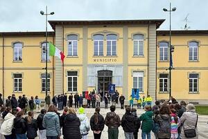 Giorno della Memoria cerimonia istituzionale in Piazza Dante e concerto a Villa Bertelli