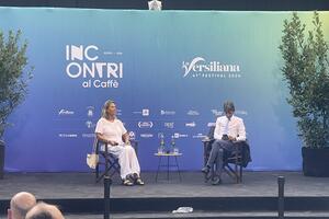Donzelli respinge gli attacchi della giornalista Fusani nell'incontro alla Versiliana