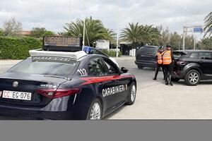 Marocchino arrestato per rapina alla Esselunga di Viareggio