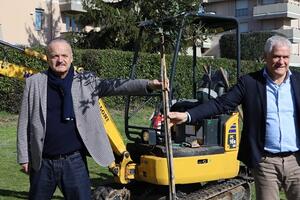 Camaiore sempre più verde con il Consorzio di bonifica: donate e messe a dimora 50 piante