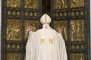 Pietrasanta, si apre in duomo lo spazio giubilare