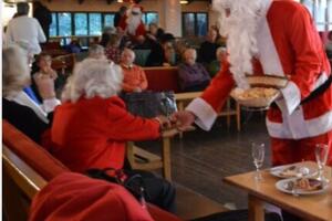 Forte dei Marmi: al via le iscrizioni per il pranzo di Natale dedicato agli over 65 residenti