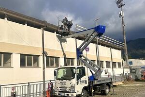 Partiti i lavori alla tribuna dello Stadio Comunale di Camaiore: 25 mila euro per risolvere il problema di infiltrazioni alla copertura delle sedute