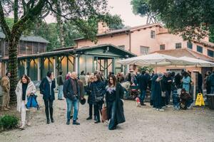 Marina di Pietrasanta, in Versiliana Gaia Trussardi, Adriano Giannini e Alfondo Signorini