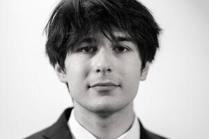 Prestigioso concerto di pianoforte a Villa Bertelli con il pianista australiano Adam Adov, domenica 21 giugno