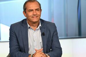 Luigi De Magistris con il suo libro "Poteri Occulti" a Villa Bertelli, domenica 14 giugno
