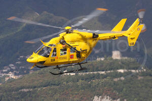 Seravezza: uomo cade dall'albero, intervenuto l'elisoccorso