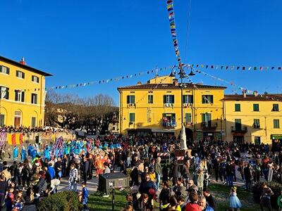 Pietrasanta: Carnevale 2026, ecco l'ordine di uscita di carri e mascherate