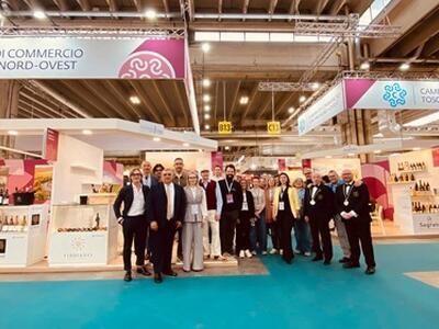 La Camera di Commercio guida oltre 40 imprese della Toscana Nord-Ovest al Vinitaly 2026