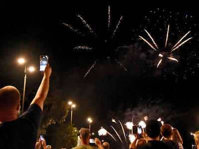 Torna la "Notte del pontile" fra musica, street food e fuochi d'artificio