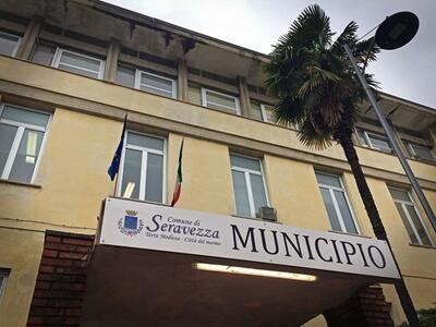Rifiuti abbandonati: l&#039;assessore all&#039;ambiente del comune di Seravezza  Michele Silicani replica al consigliere Riccardo Biagi