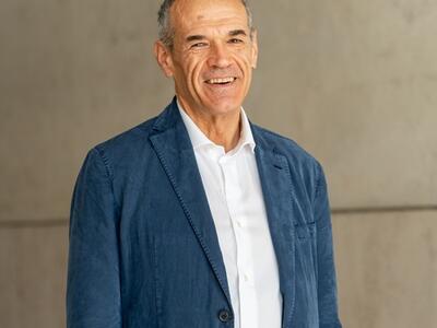 Carlo Cottarelli con il suo ultimo libro a Villa Bertelli, giovedì 30 luglio