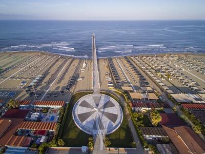 Forte dei Marmi: emanata l’ordinanza aperture serali negli stabilimenti balneari per la stagione 2026